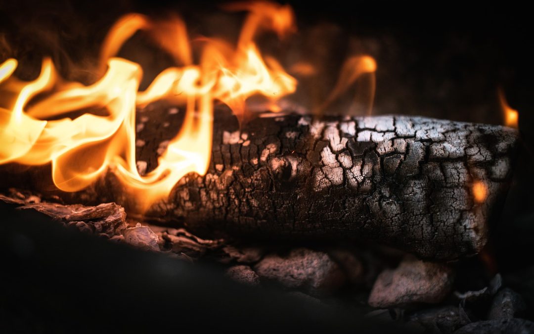 Dinas Damkar DKI Jakarta Bersihkan Tumpahan Oli di Rumah Sakit